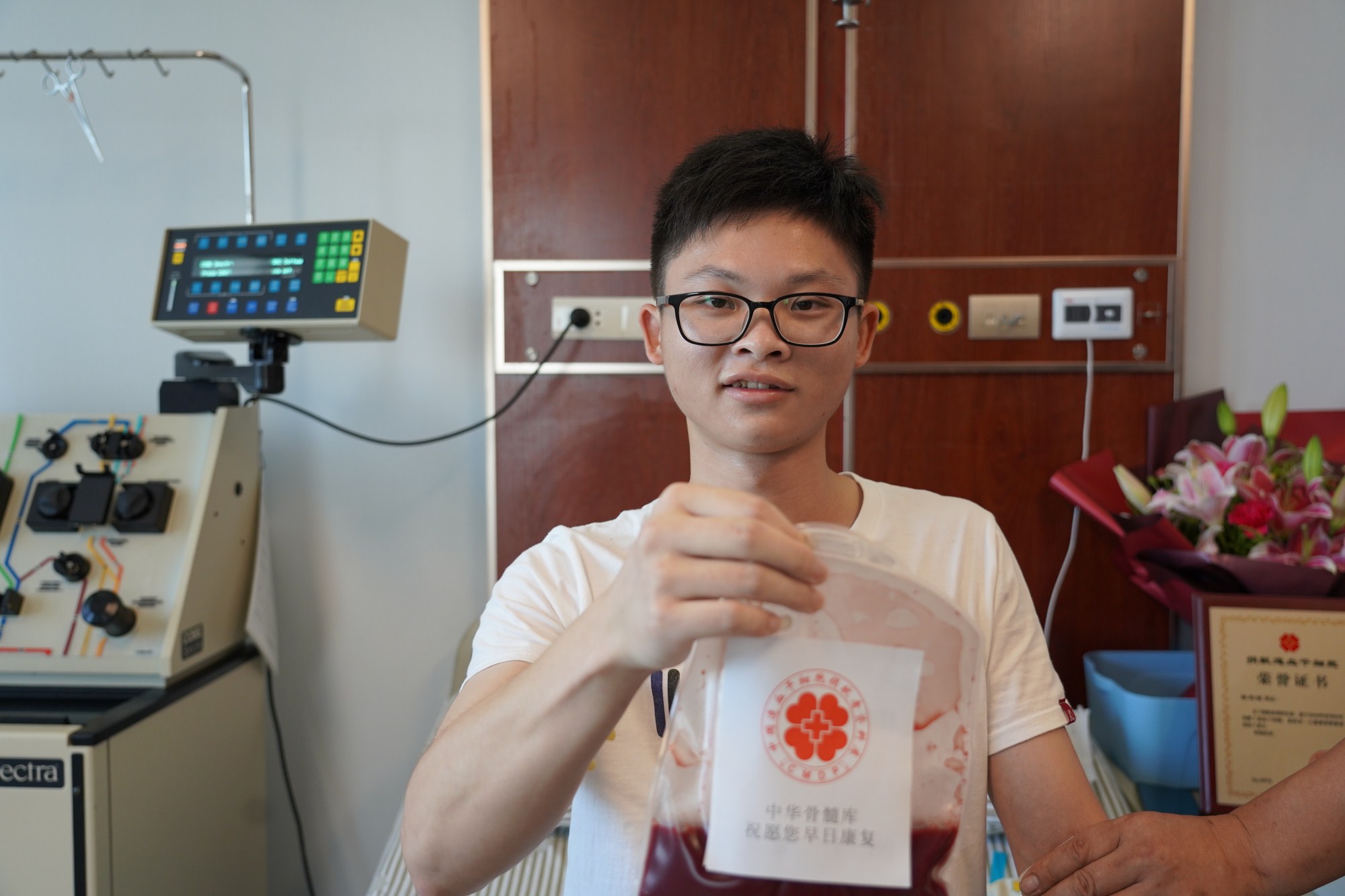 陳志銘捐獻(xiàn)268ml造血干細(xì)胞懸濁液.JPG